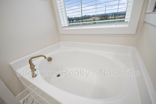 Building Photo - 704 Conifer Dr