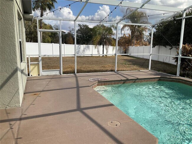 Building Photo - 2717 Villa Dr