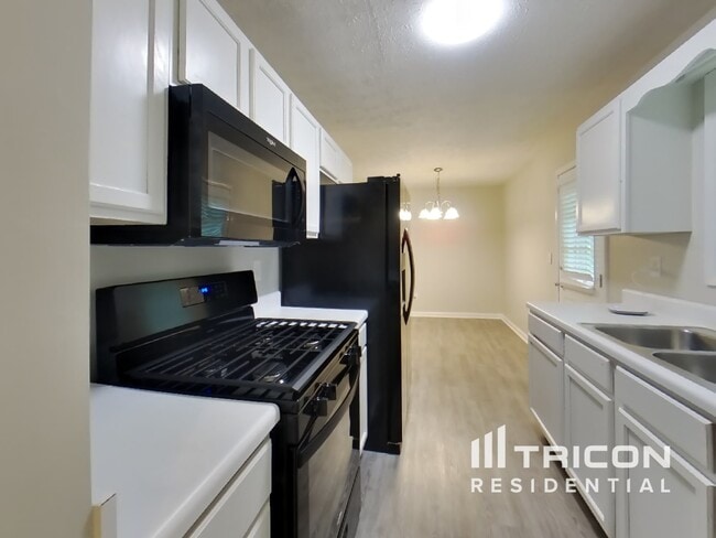 Building Photo - 547 Nottingham Dr
