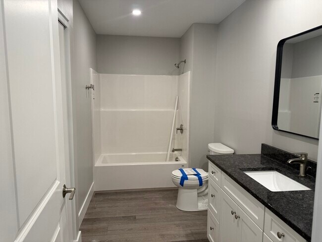 Building Photo - 251 Sladen St