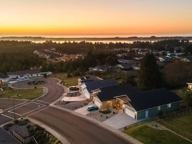 Building Photo - Coastal Comfort Meets Luxury in This Bay View Beauty