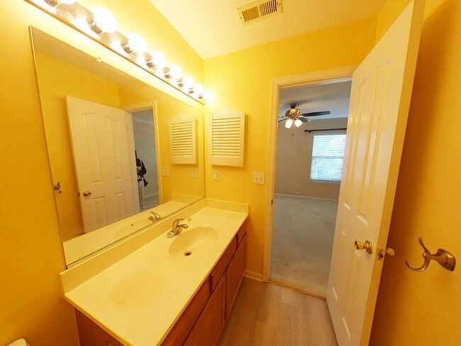 Building Photo - 3 Bedrooms, 2.5 Bathrooms Townhouse Rental in the Gables of York County