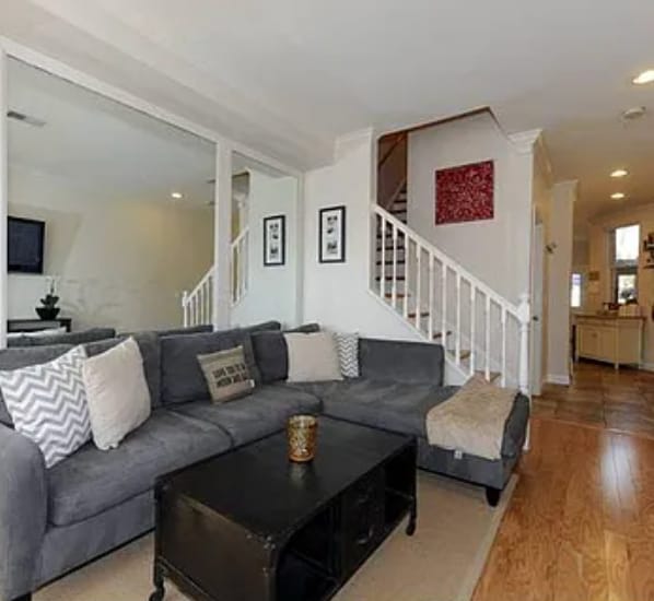 Building Photo - 1012 7th St SE