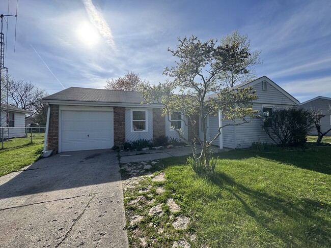 Primary Photo - 2205 Versailles Dr