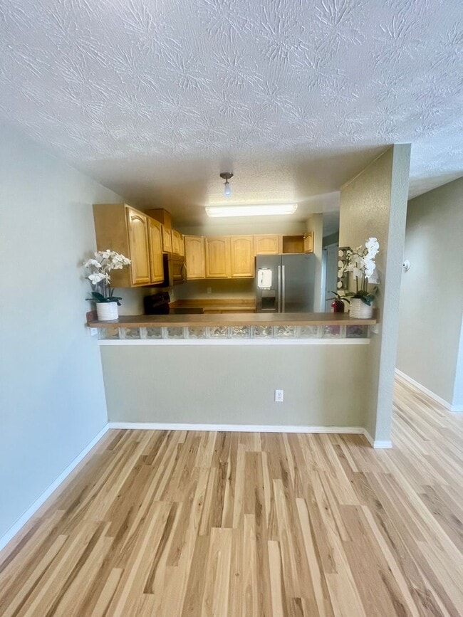 Building Photo - 329 E 14th Ave