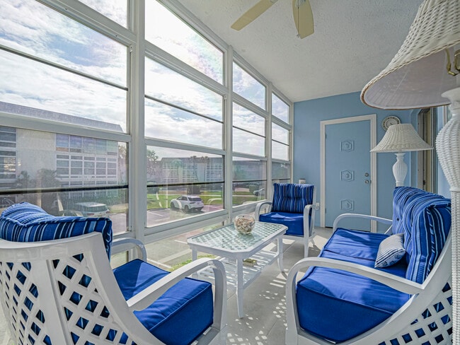 Building Photo - 5400 Jimmy Buffett Mem Hwy