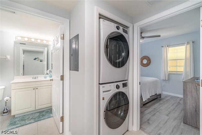 Building Photo - 1781 Four Mile Cove Pkwy