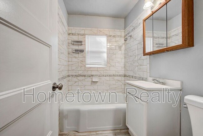 Building Photo - 3200 SW 38th St