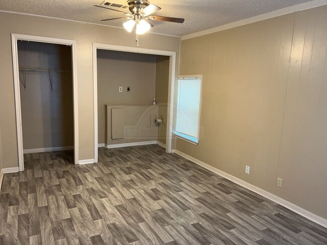 Building Photo - 1802 Poage Ave