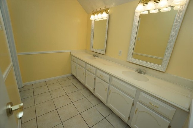 Building Photo - 16614 Cairnway Dr