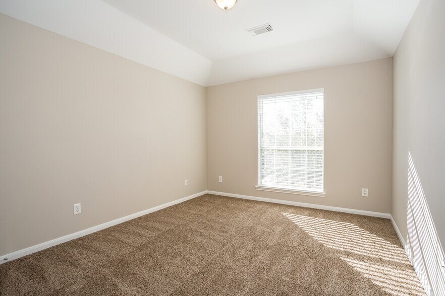 Building Photo - 6015 Starbrook Creek Dr