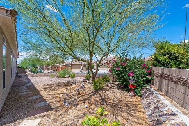 Building Photo - Gated Community!