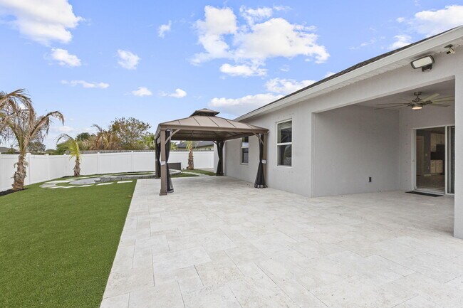 Building Photo - 681 SW Millard Dr