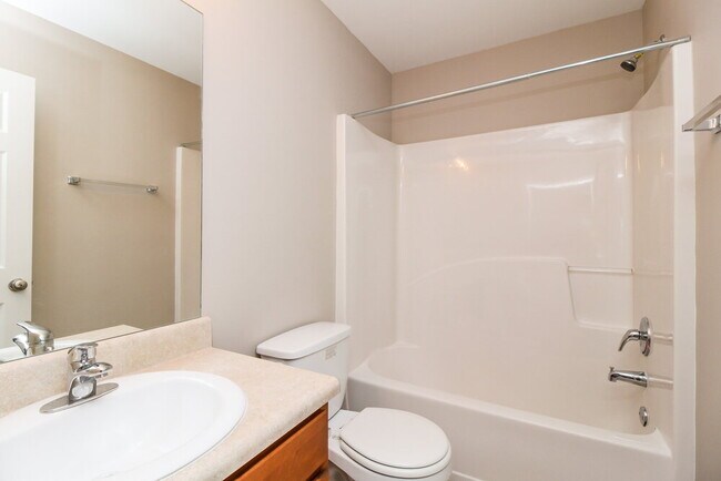 Building Photo - 5005 Amethyst Dr