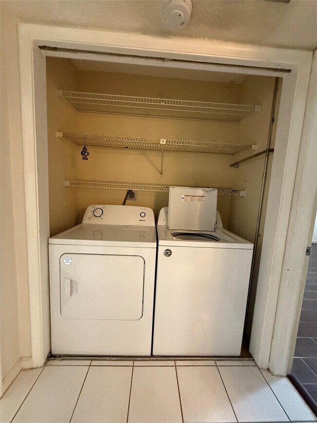 Building Photo - 7552 Stirling Rd