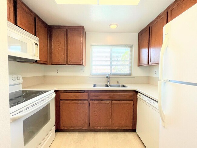 Building Photo - Upper Level Condo in The Villas of Calavera Hills!