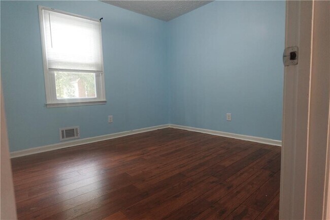 Building Photo - 3820 Menloe Way