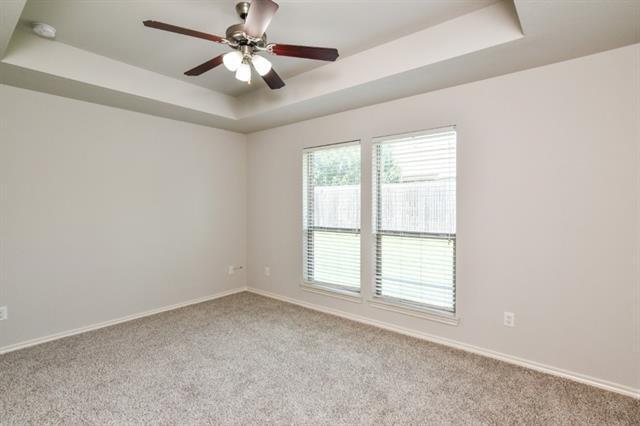 Building Photo - 2105 Woodhaven Dr