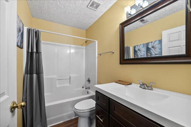 Building Photo - 6 Wavecrest Ct