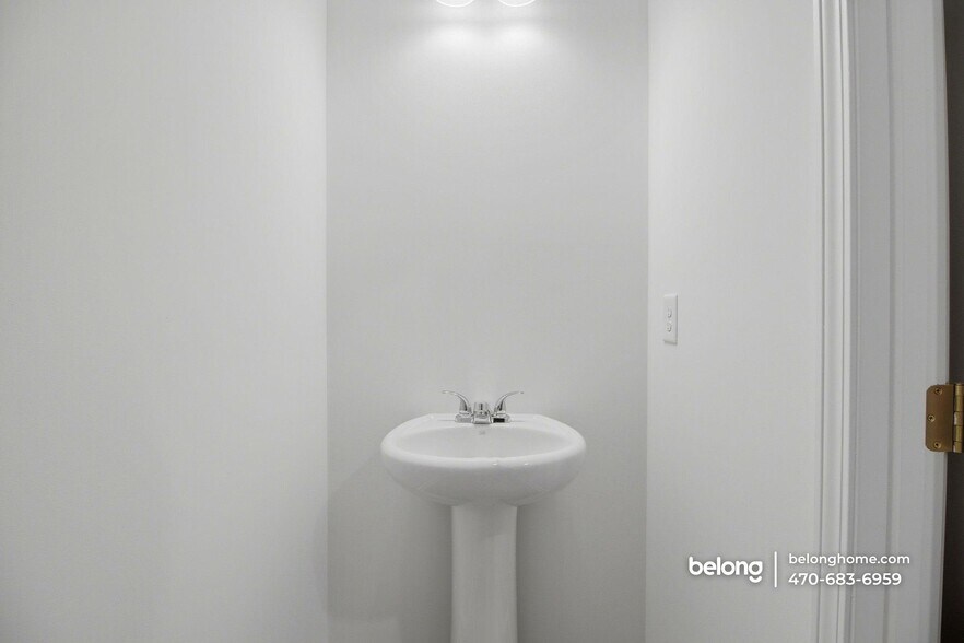 Building Photo - 101 Parkwood Dr