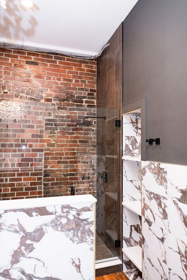 Building Photo - 275 S Limestone