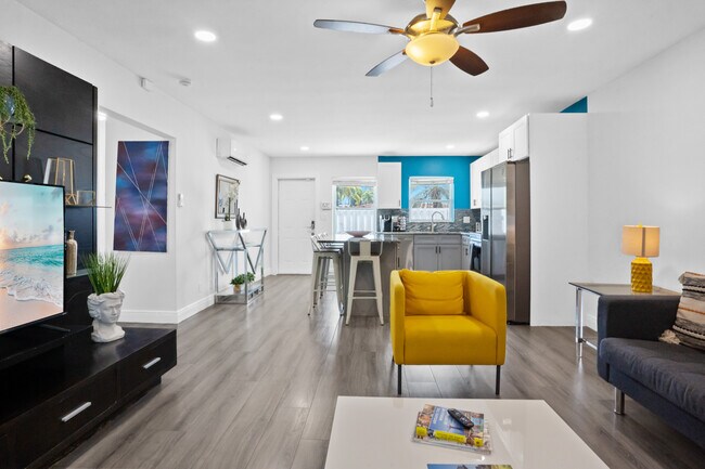 Building Photo - 2023 NE 15th Ave