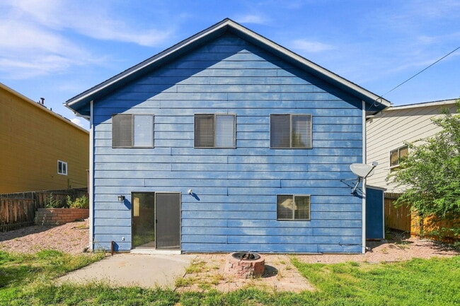 Building Photo - $2,300.95 with $300 Off the First Month's Rent - 3 Beds, 3 Bath, Single Family Home with Solar Pa...