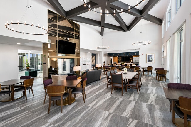 Building Photo - 555 Lakeview Pkwy