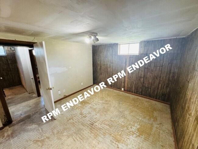 Building Photo - 4 Bed | 2 Bath | Pet Friendly | Spacious ,Fenced in Yard!