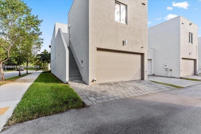 Building Photo - 6680 NW 102nd Path