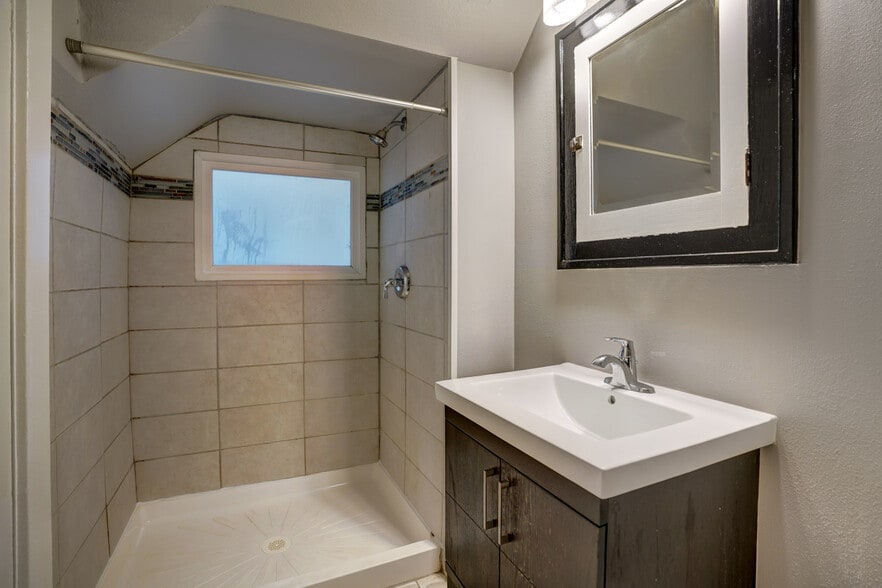 Building Photo - 538 W Wilson St