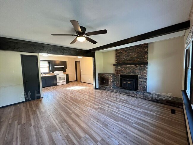 Building Photo - 519 S Hilton Ave