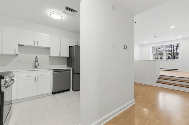 Building Photo - 30 Monument Sq