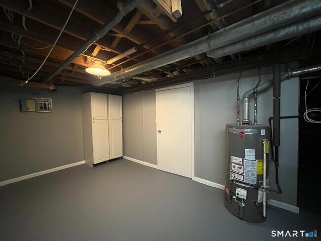 Building Photo - 221 Cottonwood Rd