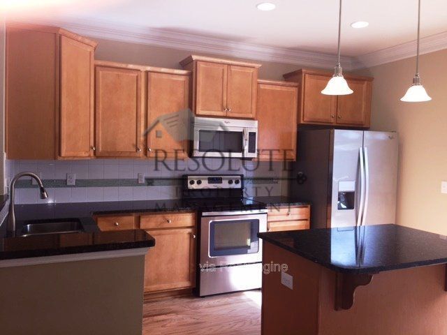 Building Photo - 568 Village Loop Dr