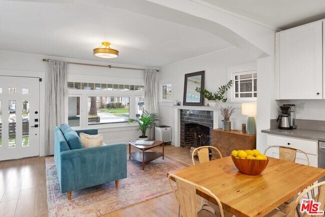 Building Photo - 1728 W 39th St