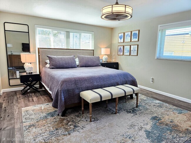 Building Photo - Seasonal Short-Term Venice Island Townhouse Steps from Venice Beach!