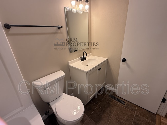 Building Photo - 5702 Mendota Dr