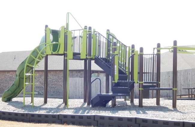 Building Photo - HOME FOR THE HOLIDAYS 1 MONTH FREE