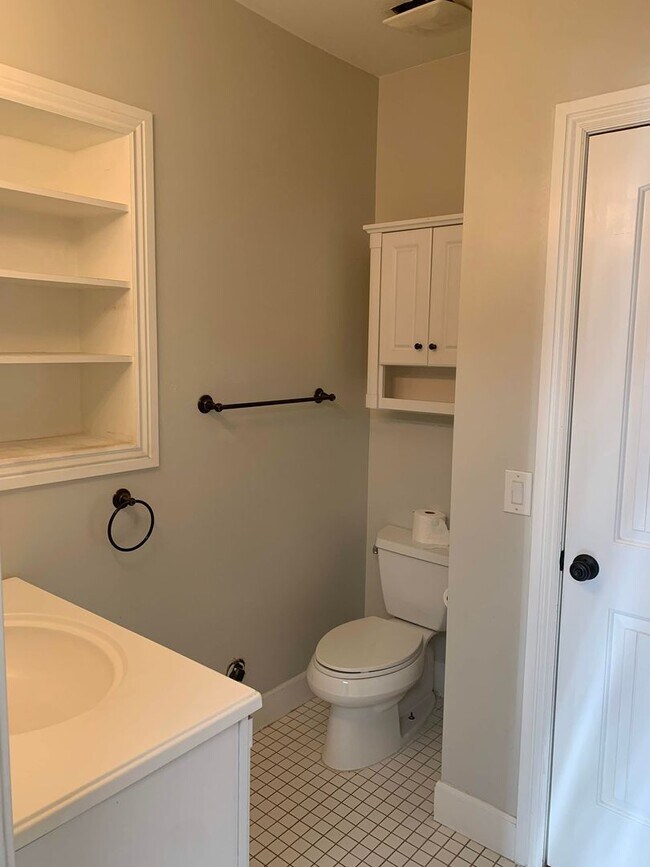 Building Photo - Charming 2 Bed, 1 Bath Home in Centerville