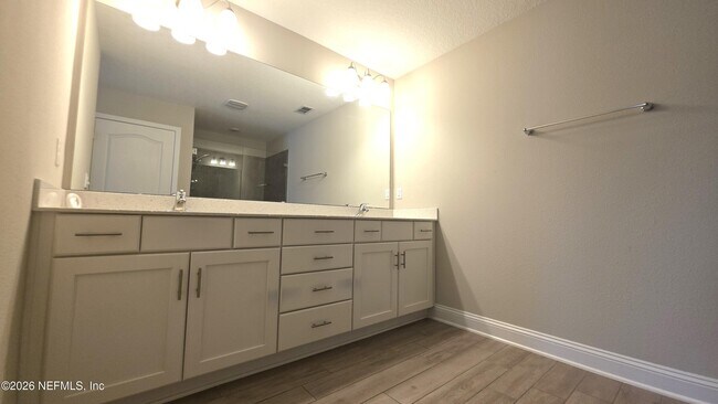 Building Photo - 721 Narvarez Ave