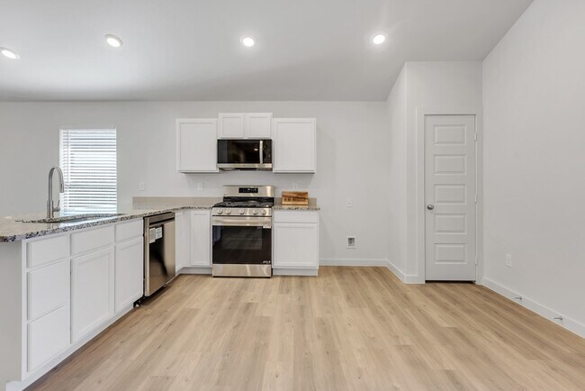 Building Photo - 6333 Poppy Dr