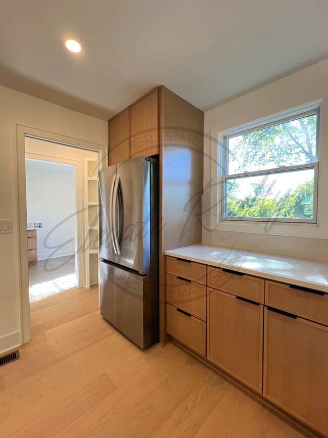 Building Photo - Modern Elegance in the Heart of Nashville ...