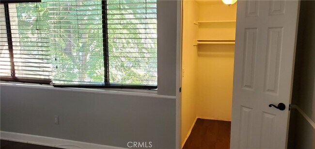 Building Photo - 3 Lakepines-