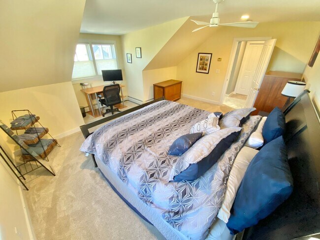 Building Photo - 3 Bedroom Home South Burlington Available ...
