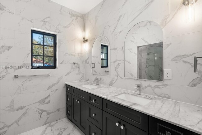 Building Photo - 519 Alhambra Cir