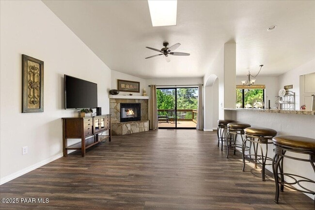Building Photo - 1844 Foothill Dr