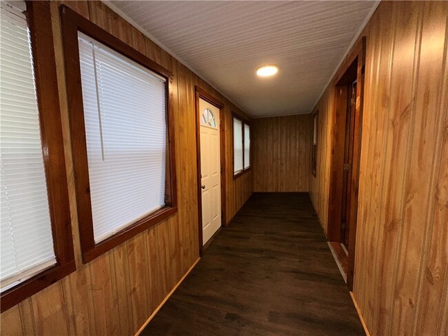 Building Photo - 177 Boyden St