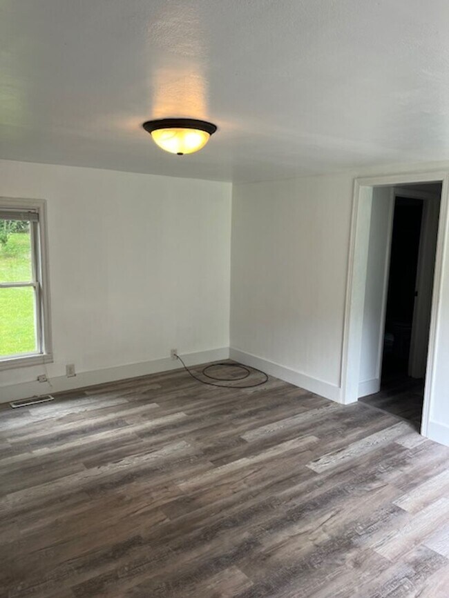 Building Photo - Charming 2-Bedroom Home Near Switchyard Park – Available August!