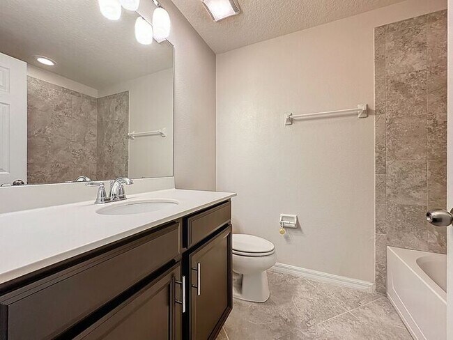 Building Photo - Spacious Townhome for Rent in Tapestry